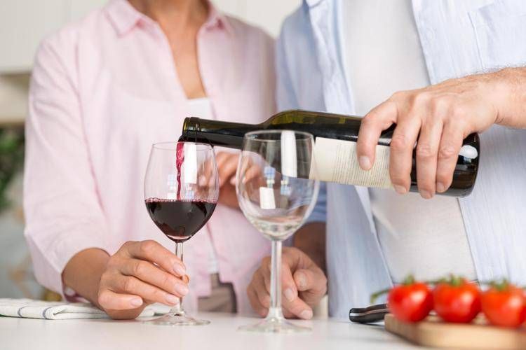'Il vino non fa male', l'elogio di Bruno Vespa scatena polemiche social