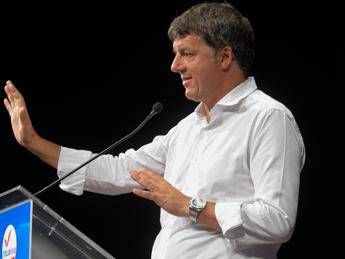 Sovereignty rally in Florence, Renzi’s teasing: “Poor Salvini, there’s no one there”