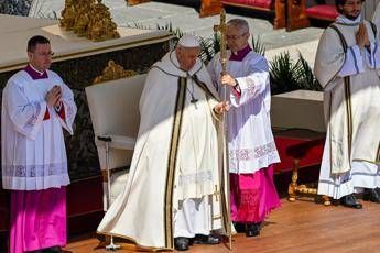 Easter 2023, Pope presides mass in St. Peter’s: 45 thousand faithful in the square