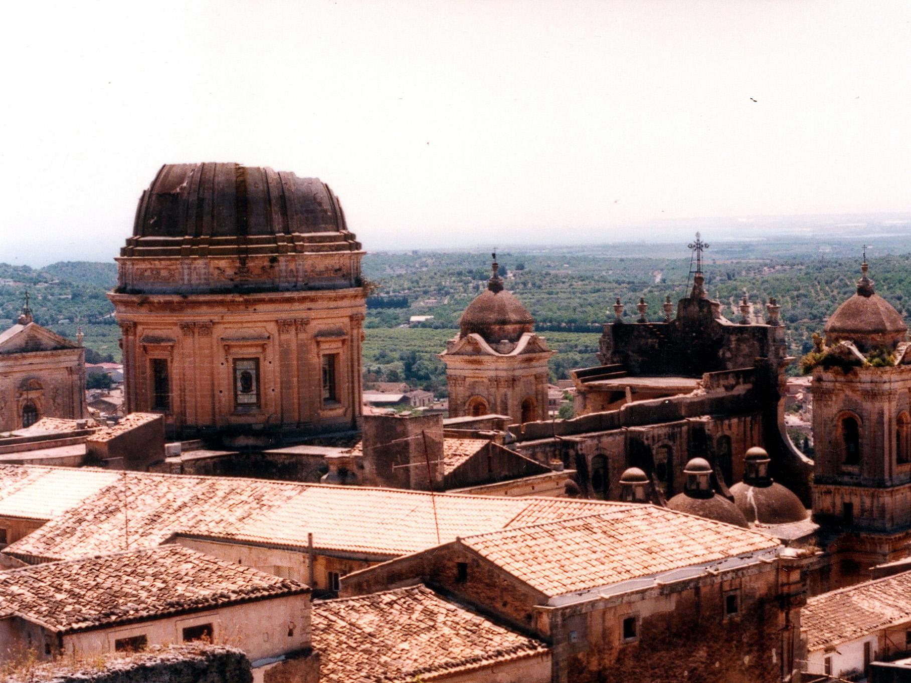 La cupola crollata della cattedrale di Noto (1996)