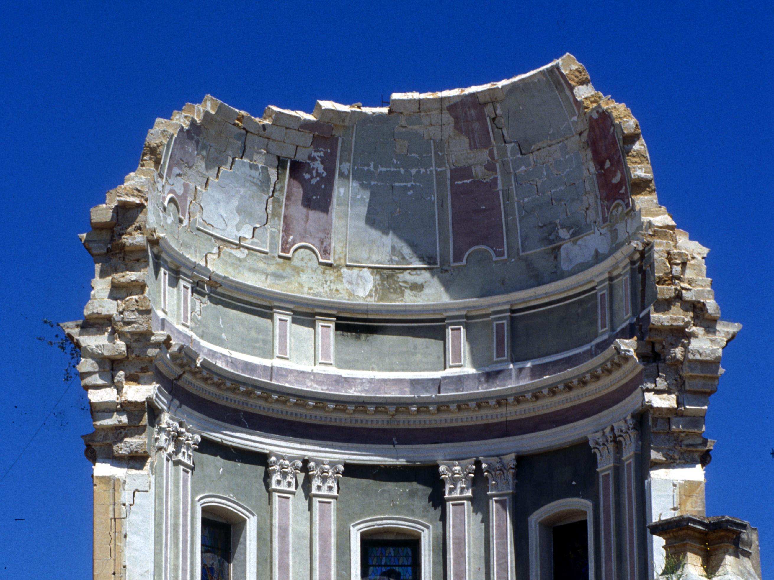 La cupola crollata della cattedrale di Noto (1996)
