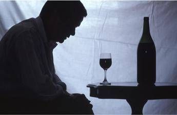 Alcol, Iss: 8 mln italiani consumatori a rischio, oltre 4mln 'binge drinker'