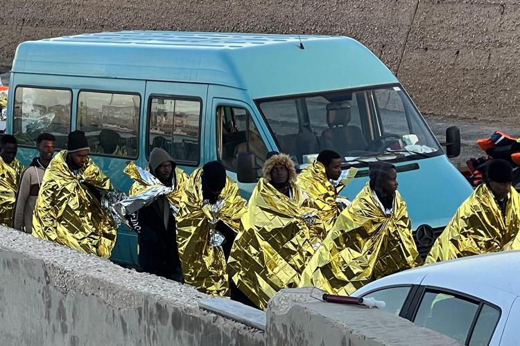 Migranti Lampedusa, Croce Rossa gestirà hotspot. Sindaco: 