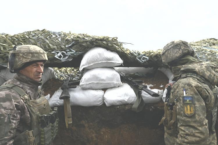 Two Ukrainian soldiers