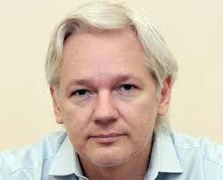 Il giornalista australiano Julian Assange: per lui 4 - associazioni chiedono la cittadinanza onoraria di Roma.