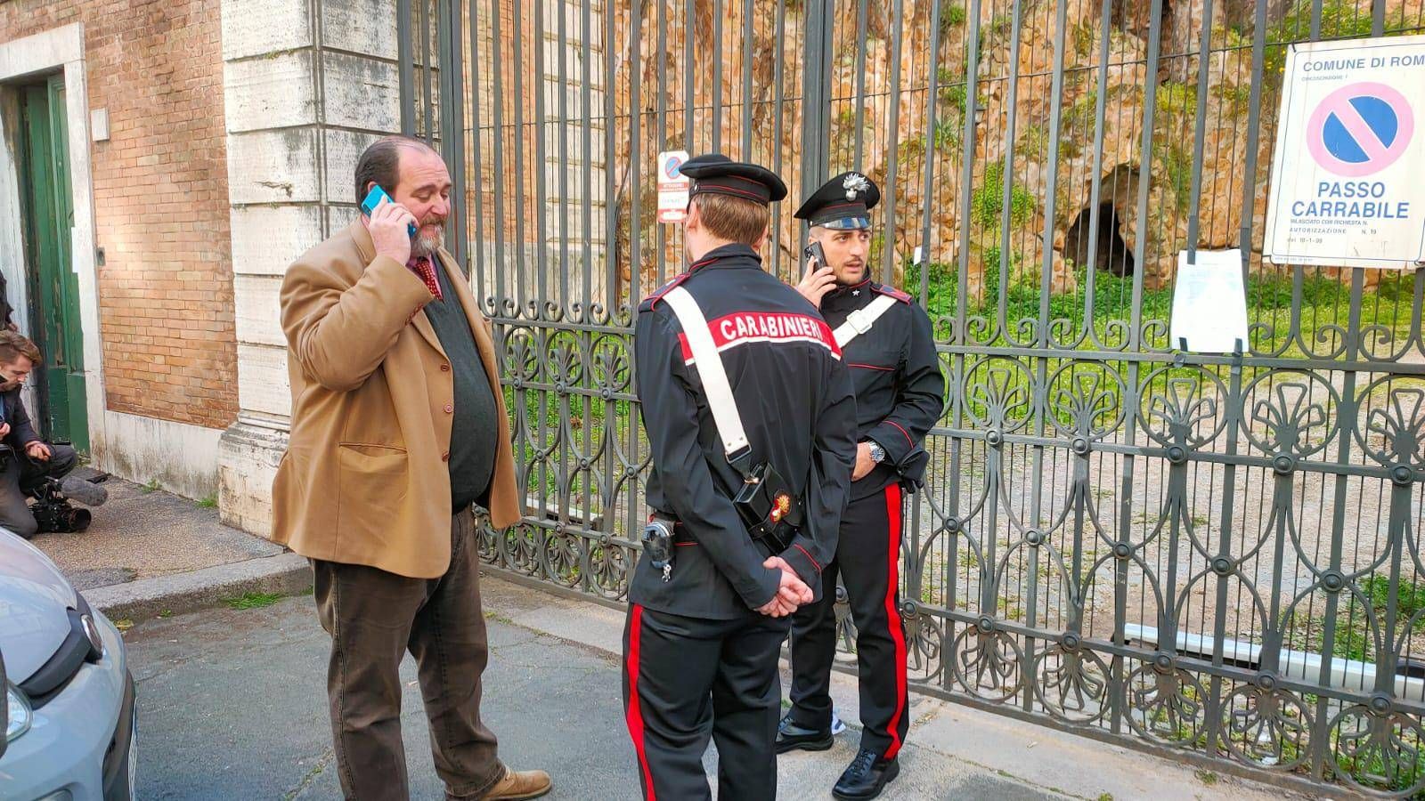Carabinieri at Villa Aurora to evict Princess Ludovisi