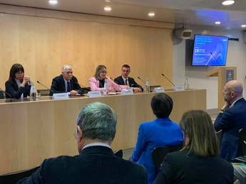 Cancro polmone avanzato, ok Aifa a rimborsabilità terapia orale giornaliera