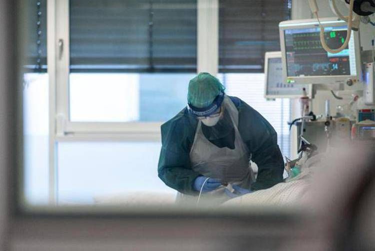 Rapporto Istat, Covid ha ridotto di 1 anno speranza di vita