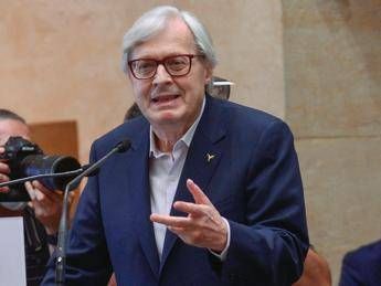 Venus influencer, Sgarbi: “I would have left her naked but contamination is lawful”