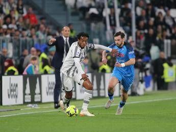 Juve-Naples 0-1, goal by Raspadori at the photo finish