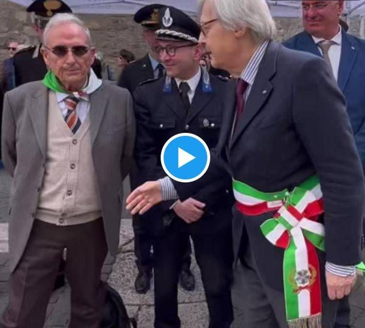 25 aprile, niente mano a Sgarbi: parla il presidente Anpi Viterbo - Video