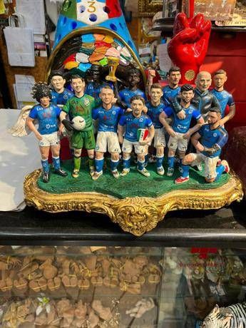 Football, record work in the crib of Naples.  Whole team in one sculpture