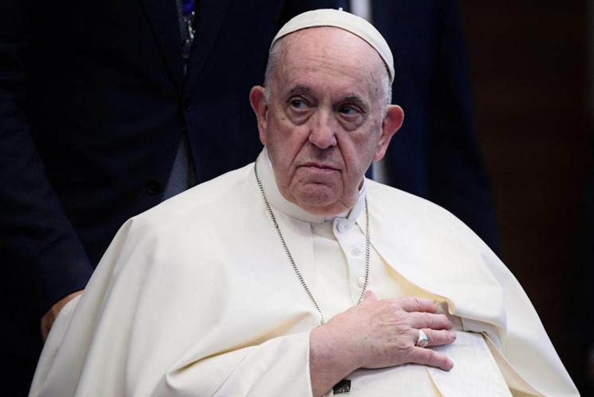 Intervento chirurgico per Papa Francesco: laparotomia e plastica parete addominale