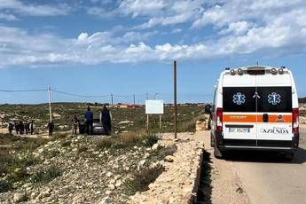 Morta bimba di sei anni sbarcata a Lampedusa, aveva viaggiato per giorni senza acqua e ci