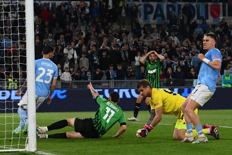 Lazio-Sassuolo 2-0, festa scudetto Napoli rinviata