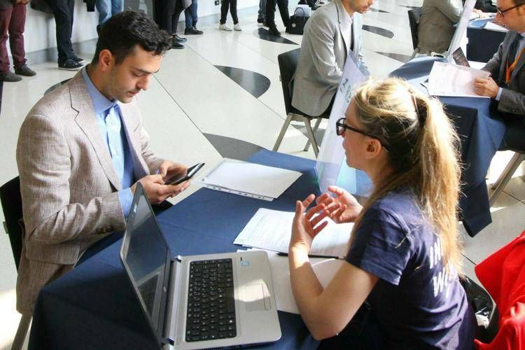 Un colloquio di lavoro - (Fotogramma)