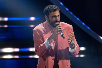 Sanremo 2024, Mengoni: “For co-hosting I’m studying as if it were a university exam”