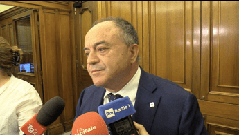 Mafia, Gratteri: “It changes with society, today it advertises with its own power on social media”