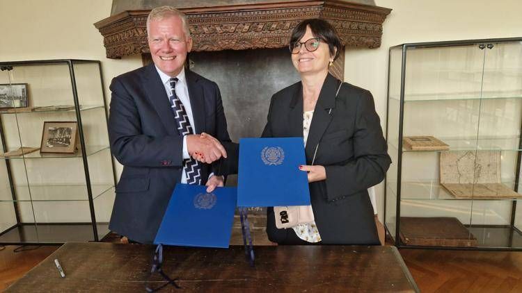 Da sinistra, il segretario dell'Isa, Michael W. Lodge, e la presidente del Cnr, Maria Chiara Carrozza (Foto CNR) 