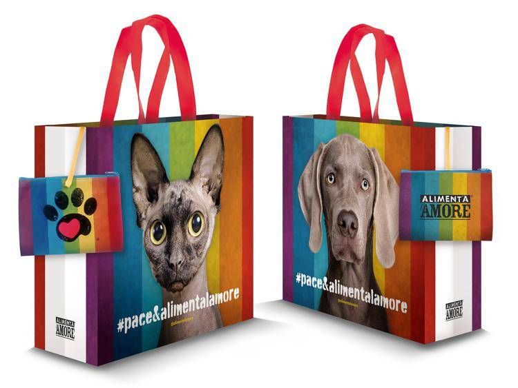 Dal 10 maggio le nuove charity bag arcobaleno di Coop