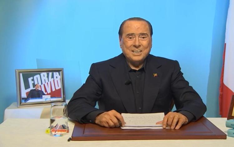 Berlusconi torna in video: 