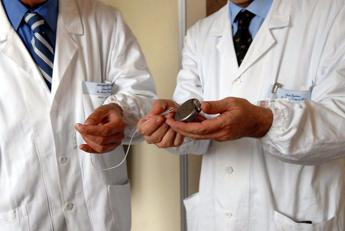 Salute, 150-200 attacchi hacker a pacemaker e defibrillatori, ‘troppo vulnerabili’