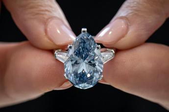 A record-breaking diamond, Bulgari Laguna Blu sold for 25 million