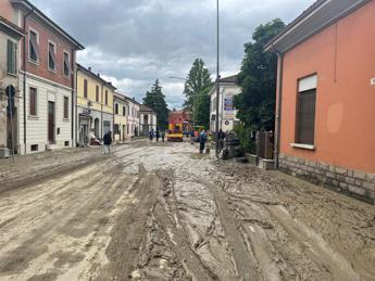Emilia Romagna flood, Last Generation in La Russa: “We are here to shovel”