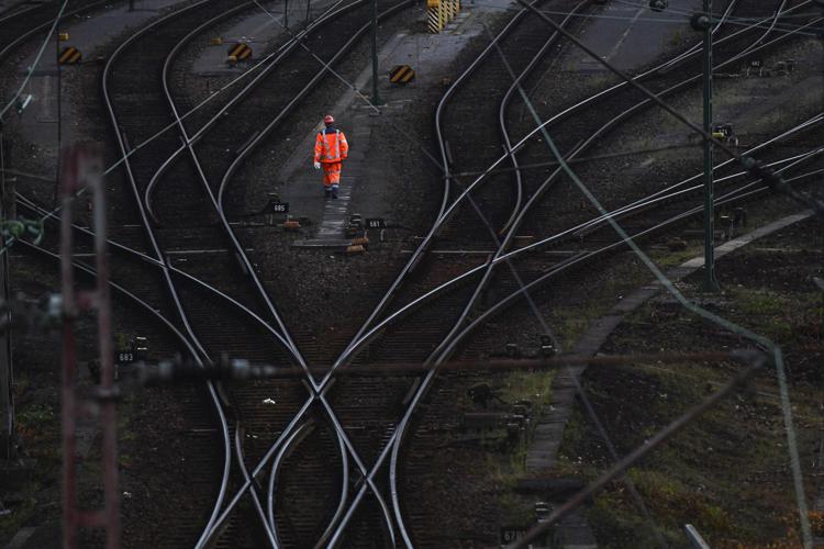 La guerra dei treni, salta convoglio in Crimea - Ascolta