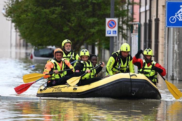 Alluvione Emilia Romagna, allerta rossa anche venerdì 19 maggio