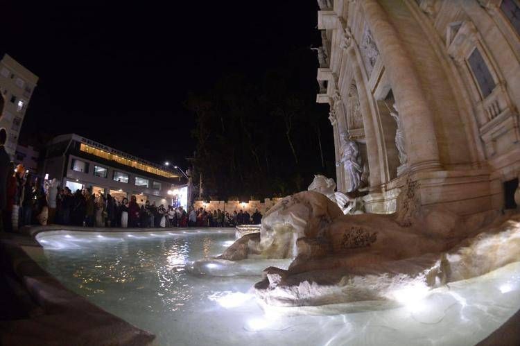 Fontana di Trevi in Brasile, copia identica vicino San Paolo - Video