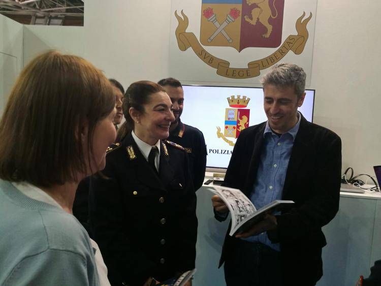 Salone Libro, Violante Don Ciotti e Pif allo stand di Poliziamoderna