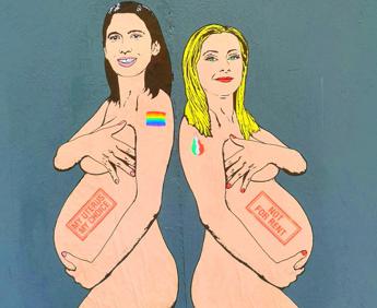 Meloni and Schlein naked and pregnant on the walls of Milan