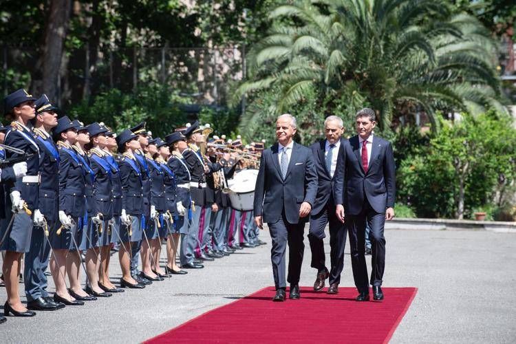 La cerimonia di avvicendamento  del capo della Polizia: Pisani prende il posto di Giannini - (foto Polizia)