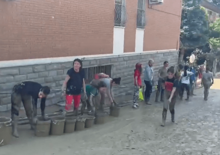 Alluvione in Emilia Romagna, al lavoro migliaia di volontari