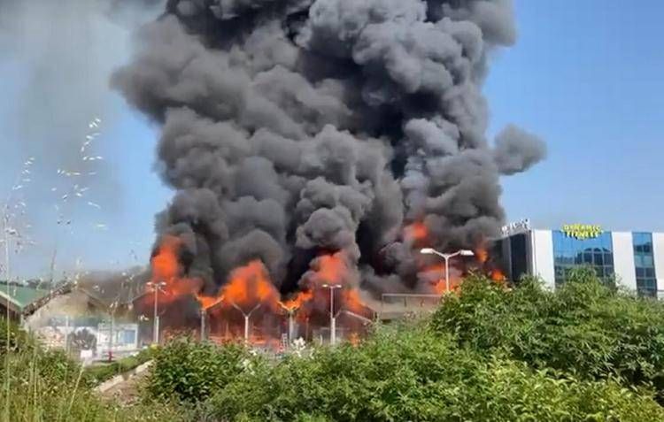 Desenzano del Garda, incendio devasta centro commerciale 'Le Vele' - Video