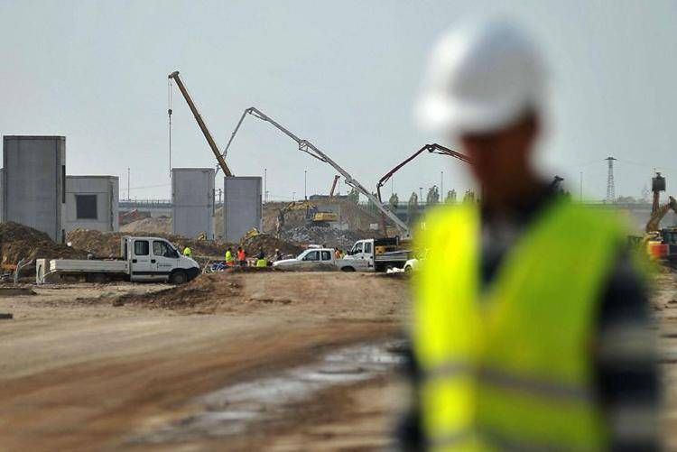Operaio in cantiere - Fotogramma