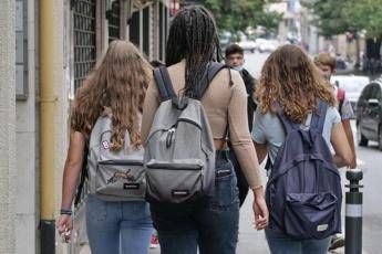 Sesso e abusi secondo i teenager. “Toccare non è violenza” e “l’abito può provocarla” per 1 su 5