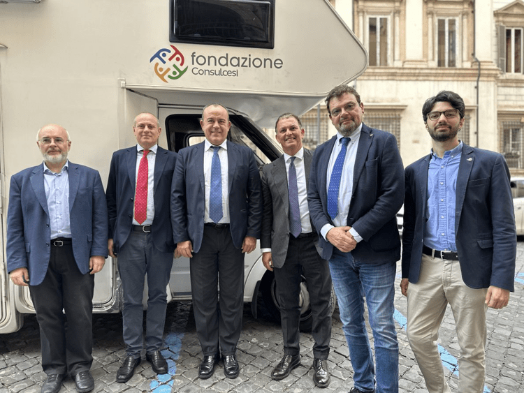 Da sx Gennaro D'agostino,  direttore sanitario ASl Roma1, Simone Colombati, Presidente Fondazione Consulcesi, Antonio Aurigemma, Presidente del Consiglio regionale Lazio Antonio Saccone, già Senatore della Repubblica XVIIi leg. Pierluigi Bartoletti, Segretario romano e Vicesegretario nazionale FIMMG, Alesandro Falcione, Medio Fimmg Roma