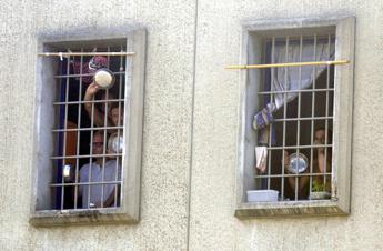 Prisons, Consult: “No in 41-bis to full-height glass partition during interviews with minors”