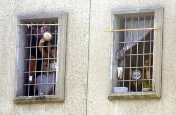 Prisons, Consult: “No in 41-bis to full-height glass partition during interviews with minors”