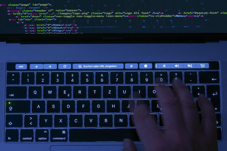 In estate banche nel mirino degli hacker, circa 12% attacchi totali