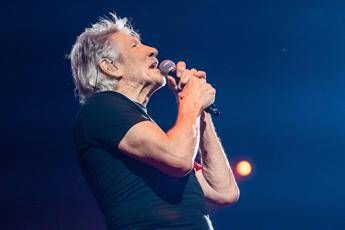 Roger Waters under investigation in Germany: on stage with an SS-like uniform