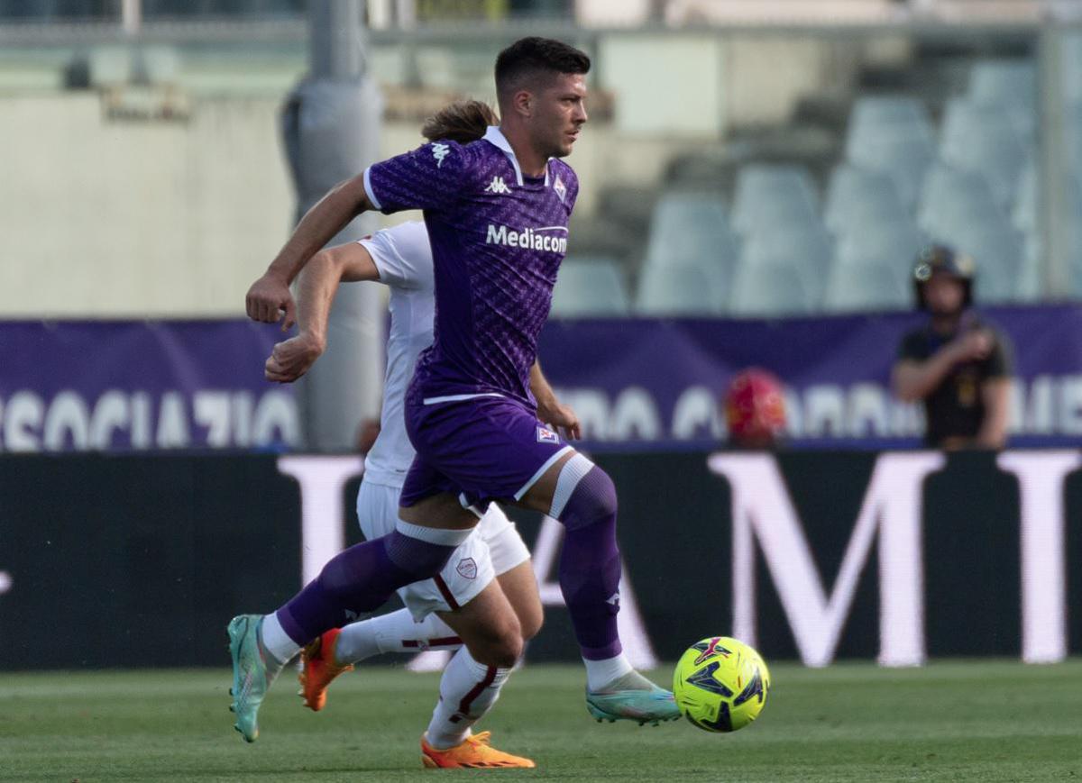 Fiorentina-Roma 2-1, rimonta viola con Jovic e Ikoné