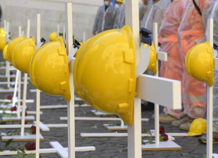 Manifestazione per gli operai morti sul lavoro - Fotogramma