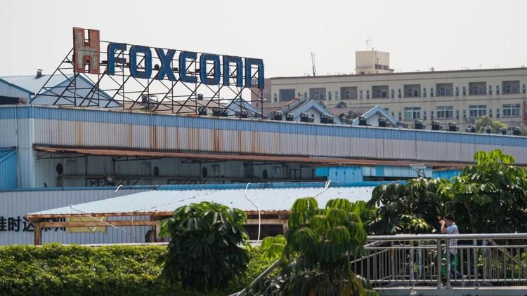 Cina, Foxconn triplica gli stipendi per fabbricare abbastanza iPhone 15