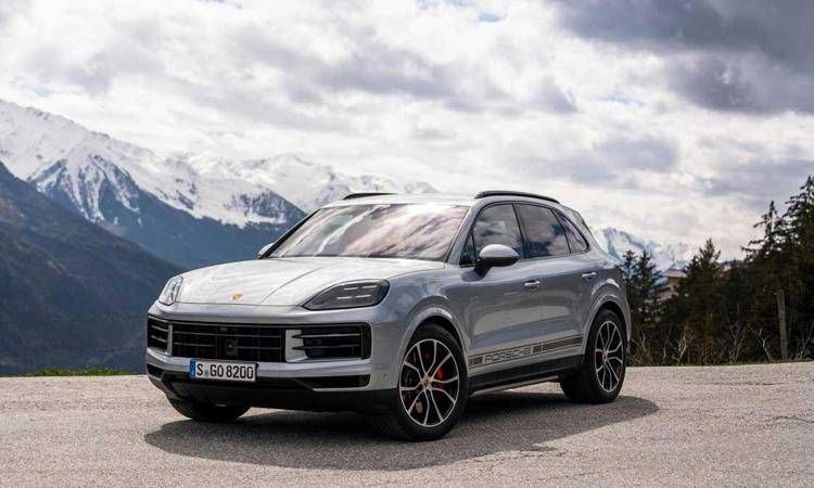 Porsche Cayenne 2024: tempo di restyling per il SUV tedesco