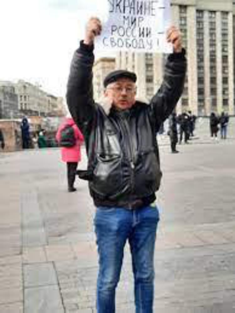 Protesta di Oleg Orlov il 6 marzo 2022 - (foto Memorial)