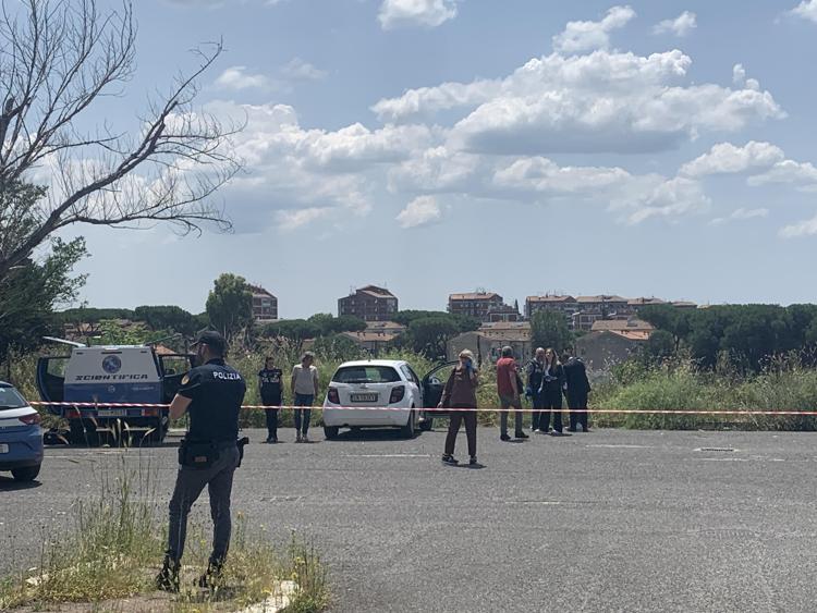 Poliziotta uccisa a Roma, testimone: 
