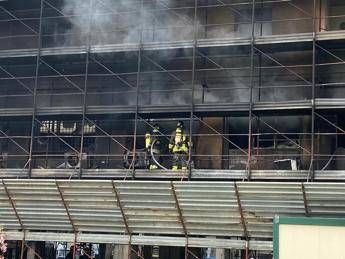 Rome, fire in the building in Colli Aniene: one dead and 17 injured and intoxicated